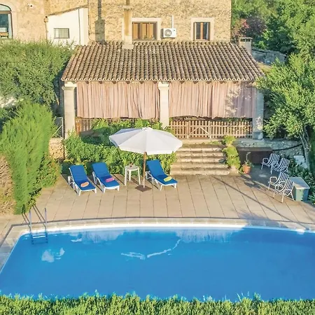 Pet Friendly In With Kitchen